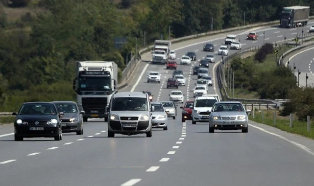 İzmir'de trafiğe kayıtlı araç sayısı 1 milyon 902 bin 456 oldu