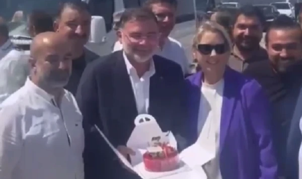 İzmir'in balıkları bahane... Doğum günü şahane...