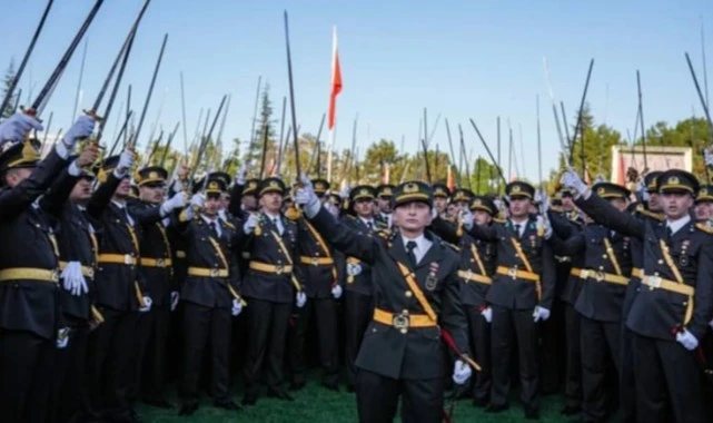 Kılıçlı yeminin ardından istifa ettiği iddia edilmişti: Binbaşıyla ilgili gerçeği CHP'li isim açıkladı