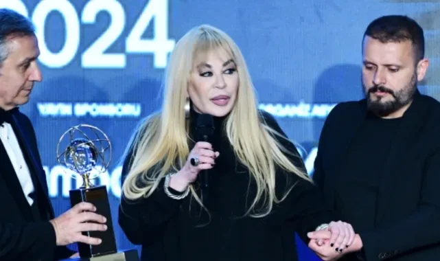 Zerrin Özer'den kahreden haber: Ünlü şarkıcının beyin damarlarında daralma var