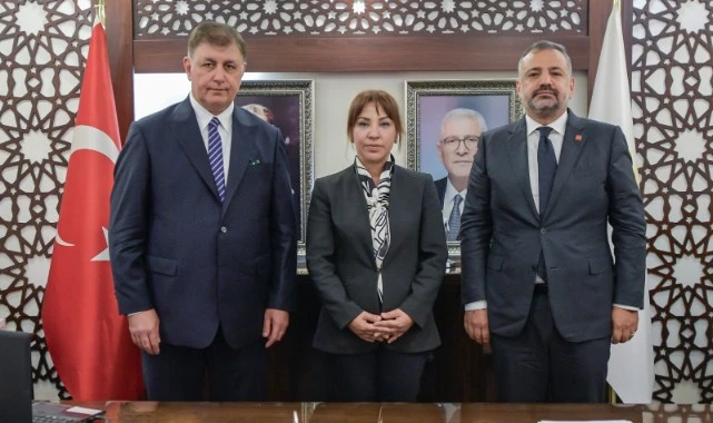Başkan Tugay’dan İYİ Parti’ye ziyaret: “Dayanışma içinde olalım”