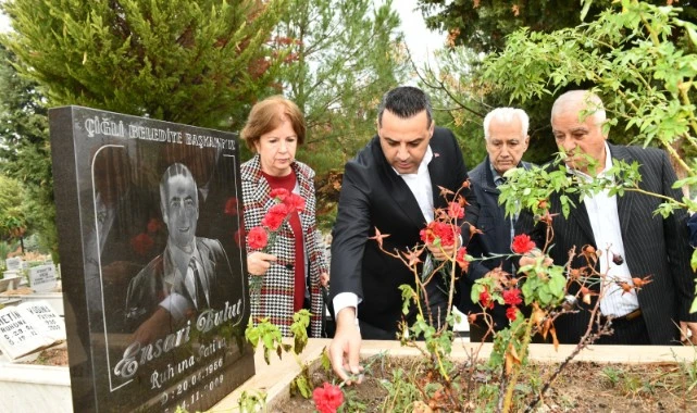 Çiğli Belediyesi Önceki Dönem Belediye Başkanı Ensari Bulut, mezarı başında anıldı