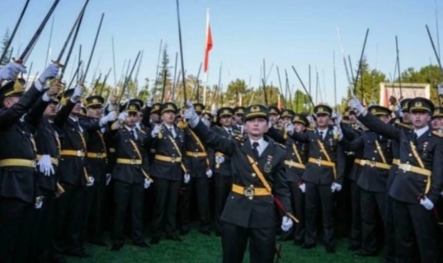 Teğmenlerin ihraç istemi ile YDK toplantısı ertelendi