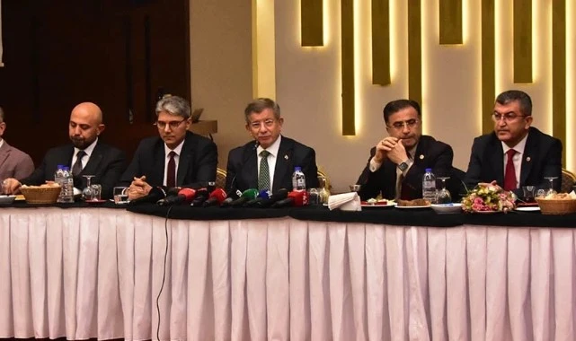 Ahmet Davutoğlu'ndan çok konuşulacak AKP itirafı