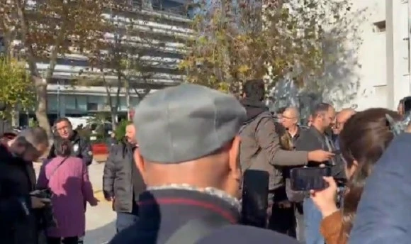 AKP Karşıyaka'ya protesto şoku! Vatandaş ekonomiyi hatırlattı