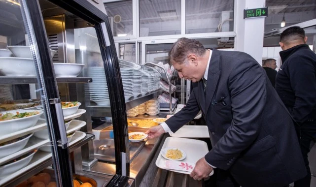 Başkan Tugay kurdeleyi kesti, tanzim satış mağazalarının müjdesini verdi