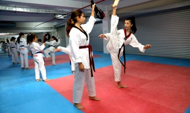 Bayraklı’da kış spor okullarına yoğun ilgi  