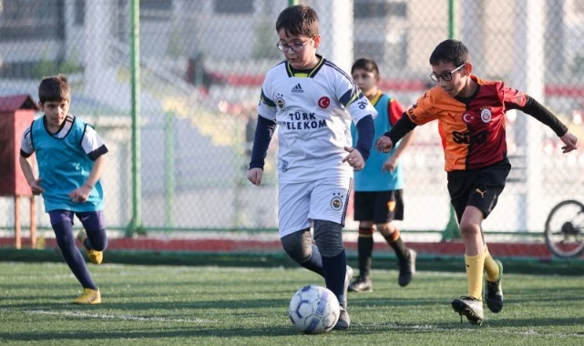 Buca Belediyesi’nin kış spor kurslarına büyük ilgi
