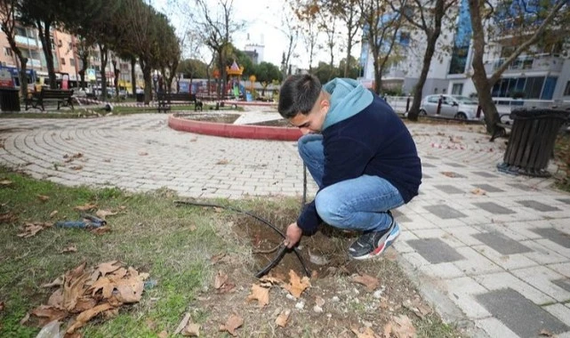 Menderes Belediyesi parklarda yenileme çalışması başlattı