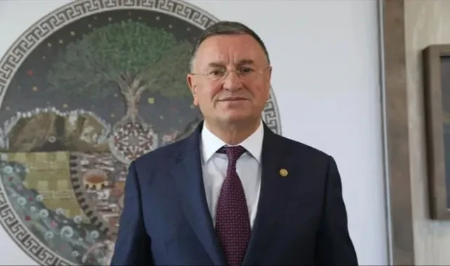 Eski Hatay Büyükşehir Belediye Başkanı Lütfü Savaş CHP'den ihraç edildi