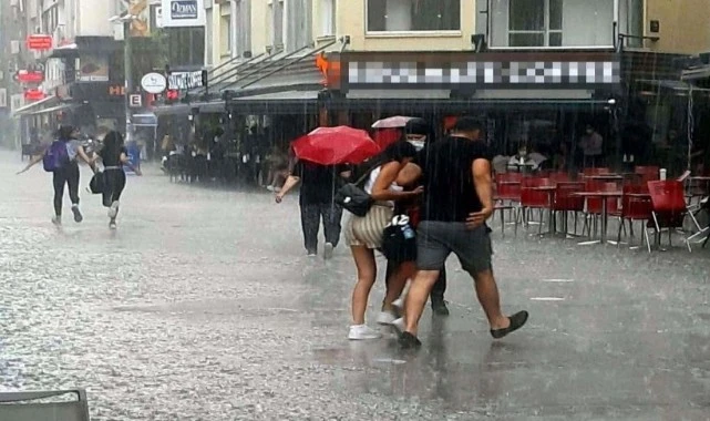 İzmirliler dikkat: Kuvvetli sağanak uyarısı!