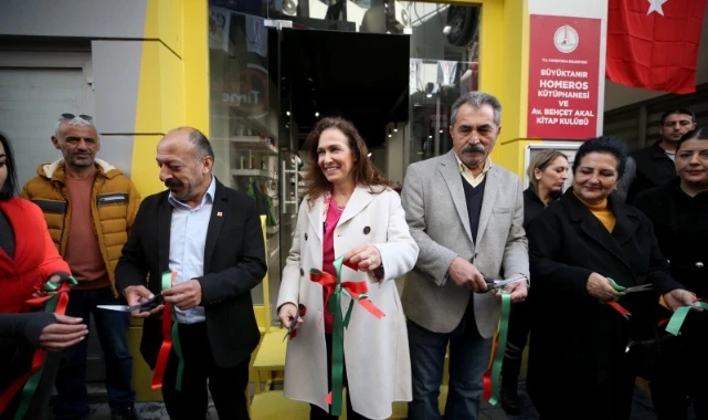 Karşıyaka’nın simgeleri hediyelik eşyalara dönüşüyor   