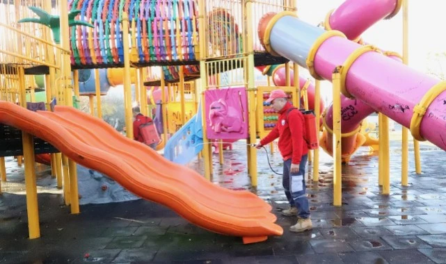 Menderes’te Parklar Dezenfekte Edildi