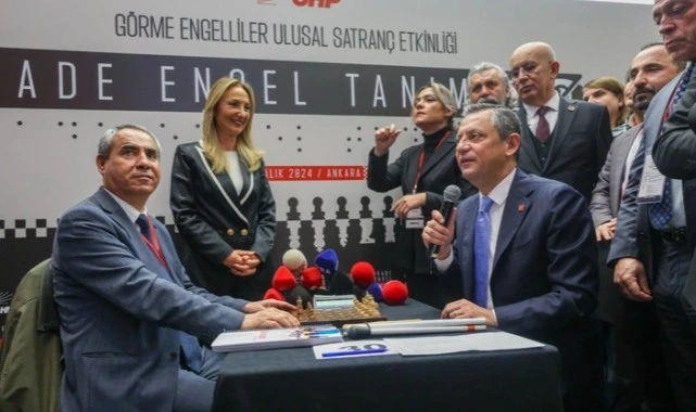 Özgür Özel'den 'belediyeler' açıklaması: 'Şimdi çıkıp o arkadaşlara teşekkür telefonu açacağım'