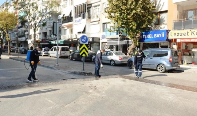 Karşıyaka’da ilaçlama mesaisi devam ediyor