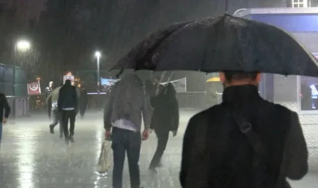 Meteoroloji'den sağanak yağmur ve fırtına alarmı: Bu bölgeler dikkat!