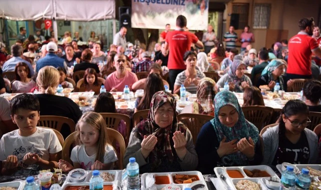 Bornova Belediyesi’nden Ramazan Ayı’nda gönül sofrası