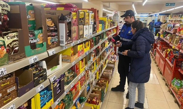 Efes Selçuk’ta Zincir Marketlere Zabıta Denetimi