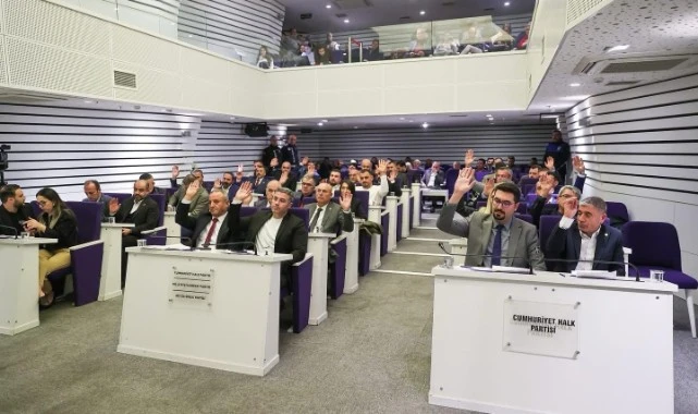 AKP'li üyeler reddetti, CHP'li üyelerin oylarıyla geçti: Buca'da 'Edip Akbayram' tartışması