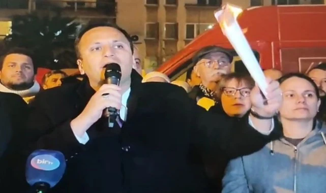 Başkan Eşki diplomalarını yaktı ve and içti