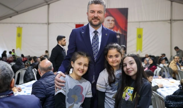 Başkan Görkem Duman yüzlerce Bucalıyla birlikte iftar yaptı
