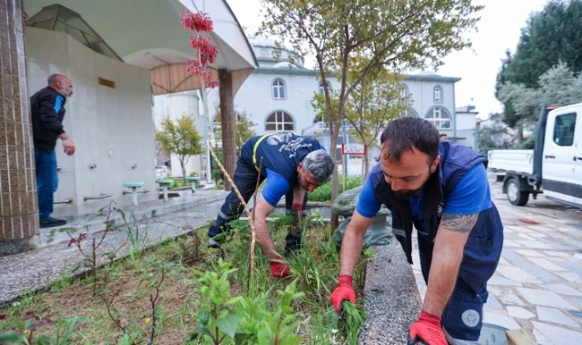 Buca’da bayram hazırlığı: Mezarlıklar ve camiler temizlendi