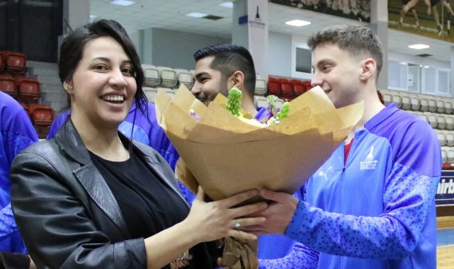 Erkek sporculardan kadınlara 8 Mart jesti 