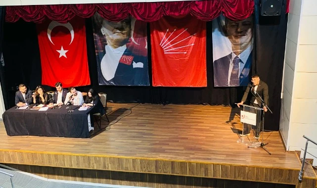 Halkçı Liseliler İzmir İl Başkanı Berk Turan, İl Danışma Kurulu'nda Konuştu: "Gelecek Bizim, Mücadele Bizim!"