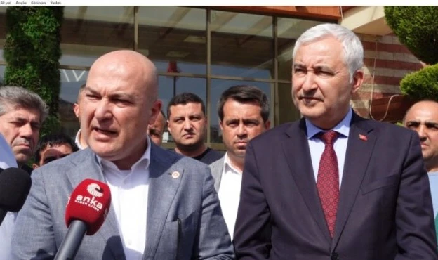 Bakan, Kemalpaşa Belediyesi önünde konuştu: Operasyonluk bir durum yok! 