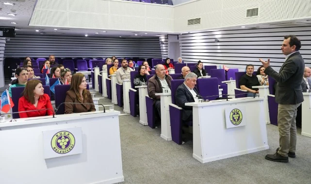 Buca'da “Geleceğin Liderlerini Yetiştiren Anne Baba Olmak” semineri 