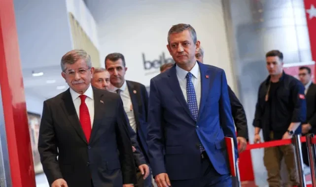 CHP Lideri Özel'den Siyasi Yasak İstenen Gençlere Destek