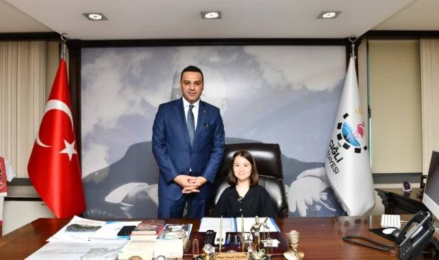 Çiğli’de 23 Nisan Coşkusu: Küçük Zeynep Koltuğa Oturdu