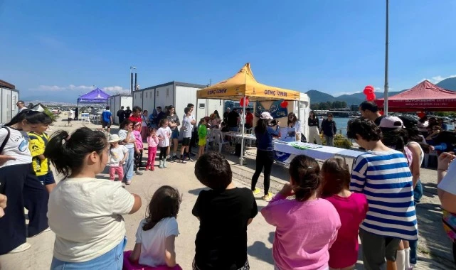 İzmir Büyükşehir Belediyesi çocukları Su Sporları Şenliği’nde buluşturdu