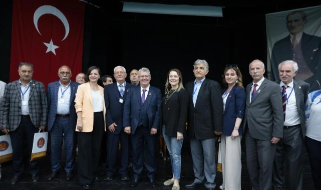 İzmir Muhtarlar Birliği’nde bayrak değişimi 