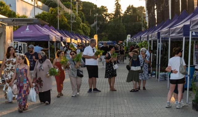 1. İzmir Balkon ve Bahçe Bitkileri Festivali başladı