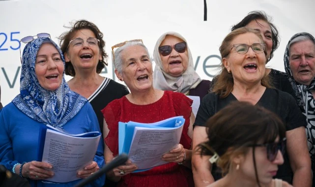 Bornova'da Sağlıklı Yaş Merkezi ilk mezunlarını verdi   