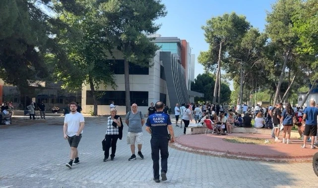 Büyükşehir Belediyesi zabıta ekipleri YKS’ye giren öğrenciler için yardıma koştu 