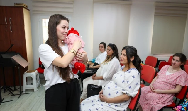 Gaziemirli anne adayları Gebe Okulu’nda anneliğe hazırlandı