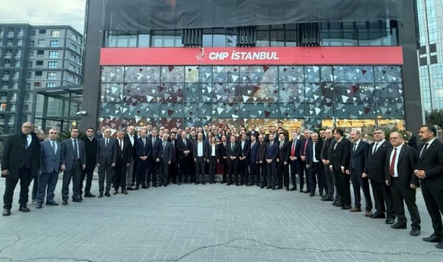 CHP'nin 81 il başkanından Özel'e destek, Kılıçdaroğlu'ndan sağduyu beklentisi: Seçilmeden gelemez