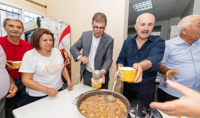 Başkan Tugay aşure bereketini paylaştı