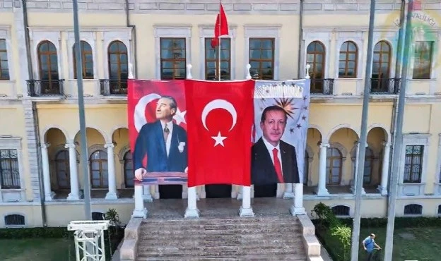 Vali’den posterli paylaşım: CHP İzmir'den ‘Atatürk yoksa biz de yokuz’ kararı!