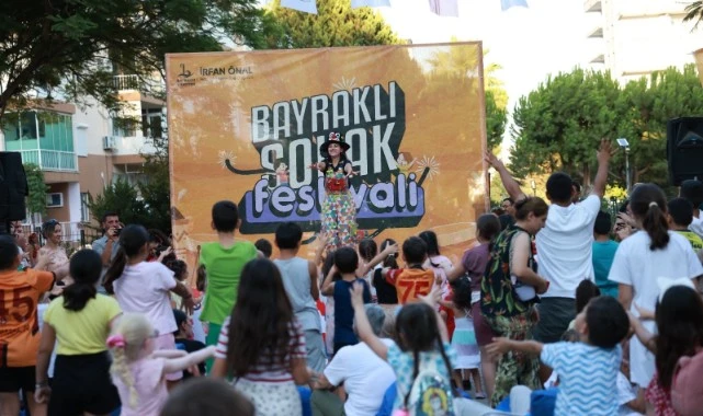 Bayraklı Sokak Festivali’nde çocuklar doyasıya eğlendi