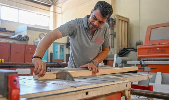 Bornova’nın parklarına yeni nesil oturma alanları