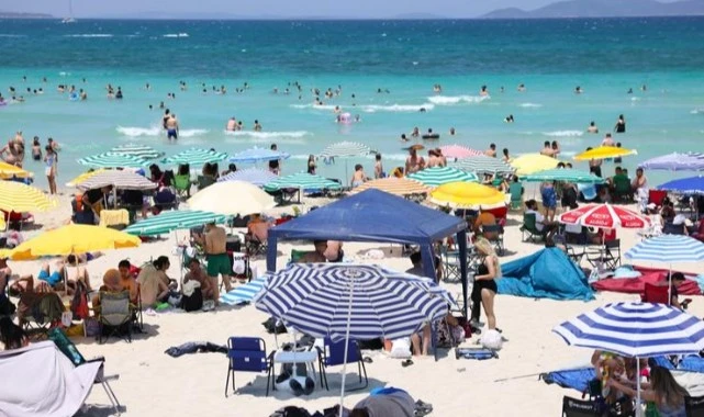Çeşme Belediyesi plajları bir kez daha Mavi Bayrak kazandı