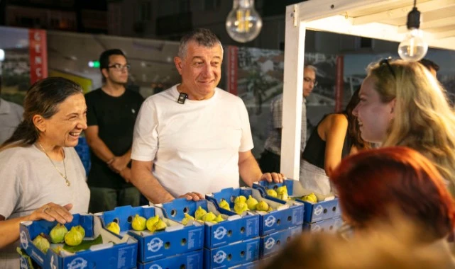 Dalında Kuruyan Bardacığı Belediye Aldı Halka Ücretsiz Dağıttı