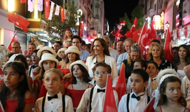 Karşıyaka’yı ‘zafer’ coşkusu sardı   Binler fener alayında buluştu!