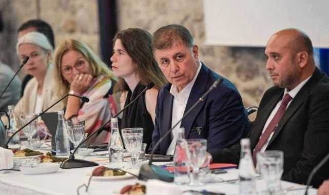 Tugay: Elimizin altında olan hazineleri görmeliyiz