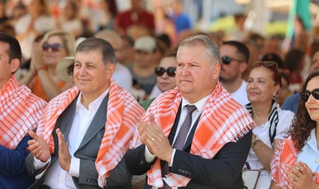 Urla’nın 2 bin 600 yıllık Bağ Bozumu Şenliği başladı