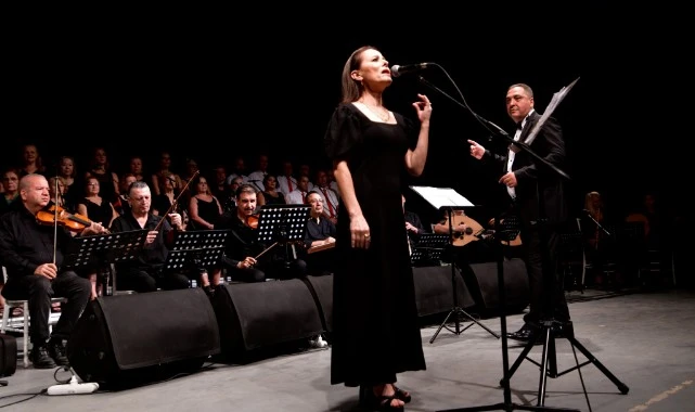 Atatürk’ün Sevdiği Şarkılar Bornova’da yankılandı