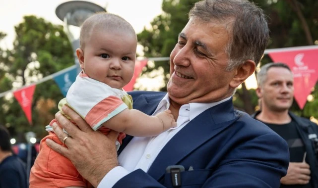 Başkan Tugay’dan çocuklara özel ilgi